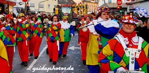 Wer den ursprünglichen karneval erleben möchte, hat unter diesen die freie auswahl. Straßenkarneval in Köln - Köln Rodenkirchen und die Welt