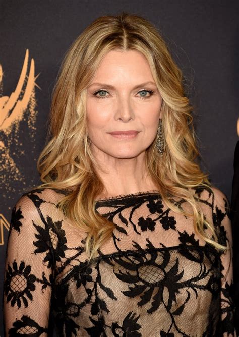 Women Over 50 Beauty Looks At The 2017 Emmy Awards Popsugar Beauty Australia