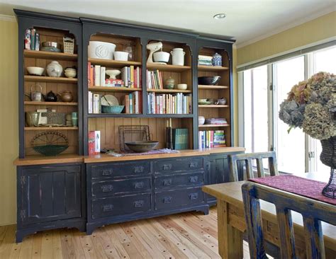 hutch on steroids! This is the way I was thinking the hutch and