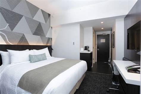 Roosevelt island is minutes away. Courtyard Long Island City/New York Manhattan View, Long ...