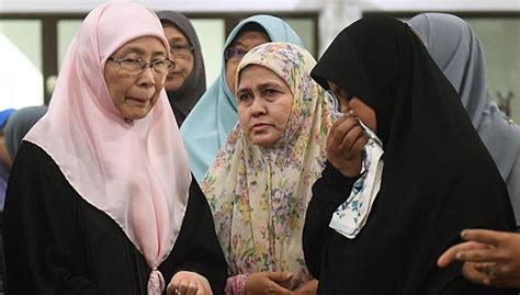 On a separate matter, he said the appointment of the new state executive councillor to replace the late prof dr shaharuddin badaruddin would be done after the conferment of awards held in conjunction with sultan selangor sultan sharafuddin idris shah's birthday on dec 11. Wan Azizah pays last respects to Seri Setia rep | Free ...