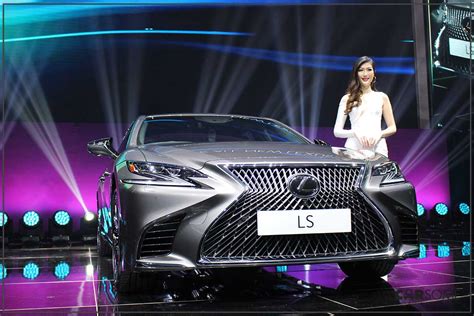 Learn all about the 2019 lexus ls 500 including model specs, design updates, safety technology, and more! The 2018 Lexus LS 500 Is Japanese Luxury Redefined ...