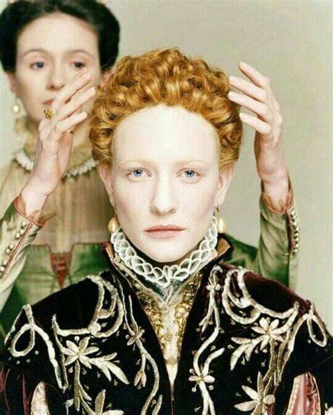 Cate Blanchett Como Elizabeth Tudor E Emily Mortimer Como Katherine Ashley Foto Para O Filme