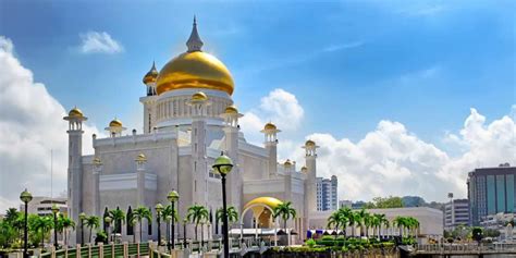 Tempat terindah dan termewah di brunei darusaalam. 20 Tempat Menarik Di Brunei. Bangunan Megah Mercu Tanda ...