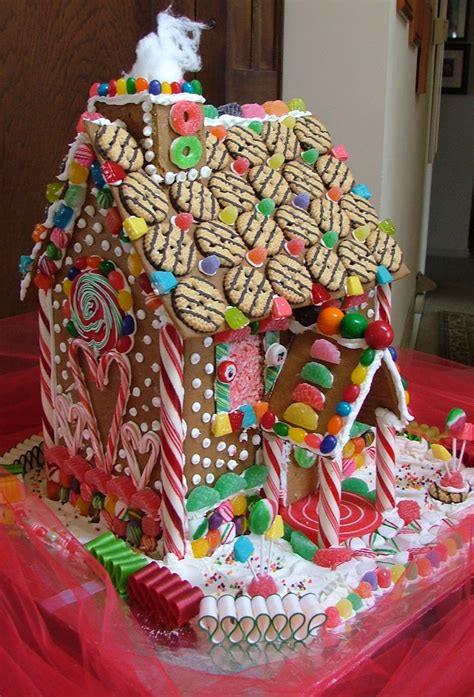 Suzy Homefaker Gingerbread House Decorating Ideas