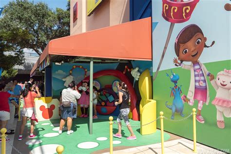 PHOTOS - A look at the new Disney Junior Minnie Mouse meet and greet at