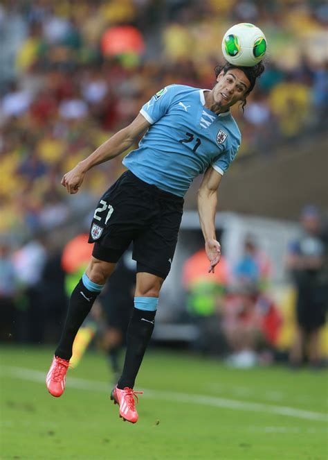 Verletzter doppeltorschütze uruguay bangt um edinson cavani. Edinson Cavani - Edinson Cavani Photos - Brazil v Uruguay ...