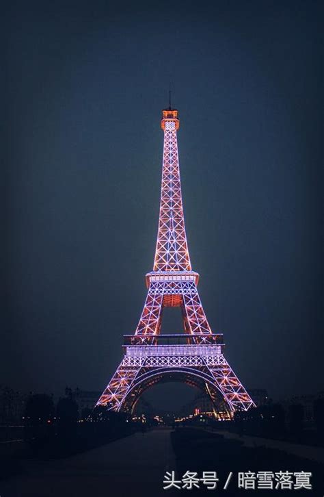 艾菲爾鐵塔不僅僅只存在巴黎你肯定沒見過這麼五彩燈光的「鐵塔」 每日頭條