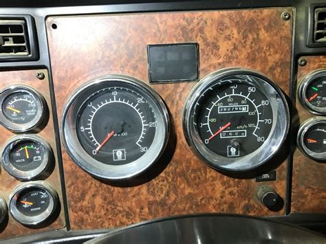 S64 1065 5 Kenworth T600 Speedometer Instrument Cluster For Sale