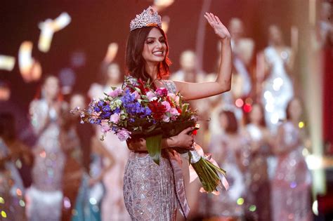 Indias Harnaaz Sandhu Is Crowned Miss Universe 2021 Cnn Style