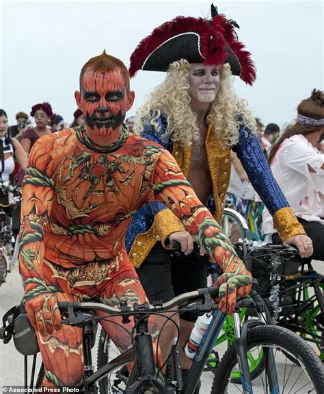 Fantasy Fest Draws Thousands To Key West Following Irma Daily Mail Online