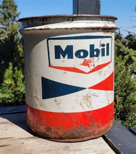 Vintage Mobil Oil 5 Gallon Plastic Handled Pegasus Metal Oil Can 4000