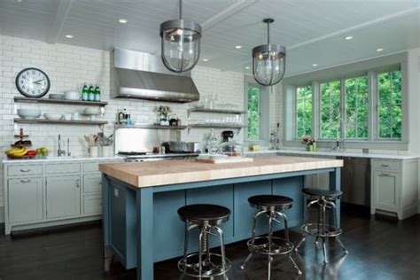 From industrial style kitchen islands and pendant lights to exposed brick walls and gunmetal tapware. 10 Industrial kitchen island lighting ideas for an eye ...