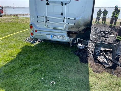 Feu Brennt Wohnmobil Freiwillige Feuerwehr Kollmar Bielenberg