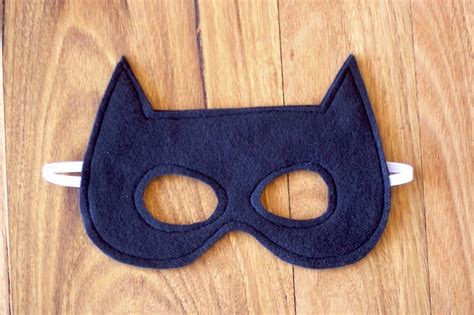 Free Batman Felt Mask Pattern Willow And Stitch Batman Crafts Batman