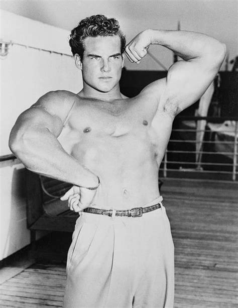 25 Vintage Photos Of Professional Bodybuilders