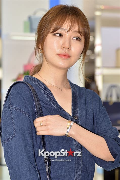 Yoon Eun Hye At Samantha Thavasa To Celebrate The Release Of Her Own