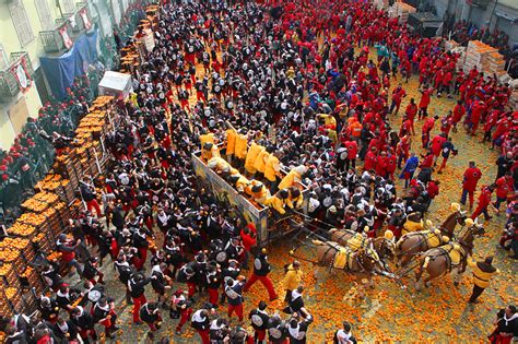 Maybe you would like to learn more about one of these? Il Carnevale storico di Ivrea: non solo battaglia delle arance