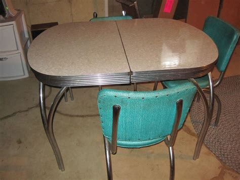 I'm digging on these corvette and brooklyn sets. Retro 1950s Formica Kitchen table Chairs x leaf Good ...