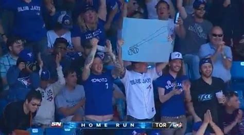 34 Funny Fan Signs At Baseball Games