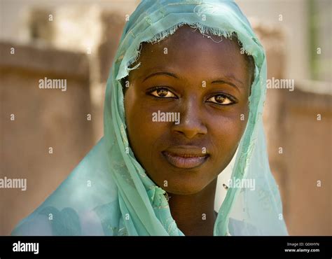 Young Woman From Zinder Niger Stock Photo Alamy