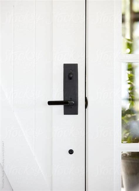 Modern farmhouse combines the sleek elements of contemporary design with the cozy farmhouse to create a uniquely fresh take on the country living inspired style. Front Door Update Ideas | Front door handles, Front door ...