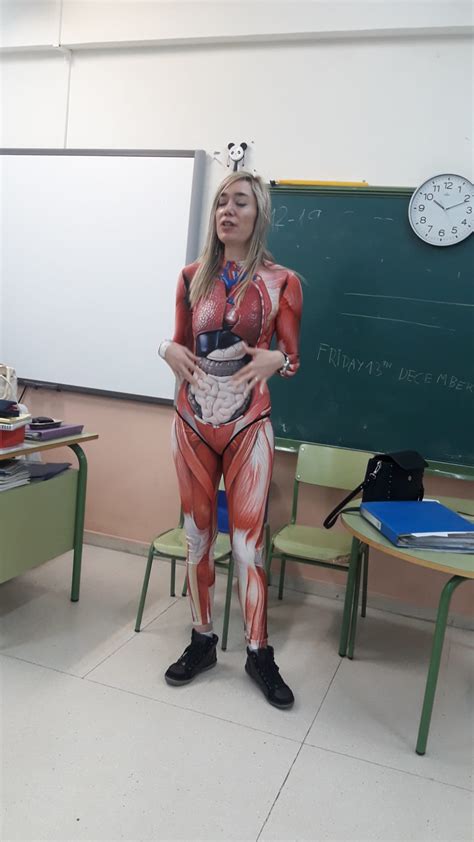 La Maestra Que Se Desnuda Para Ense Ar La Clase De Anatom A