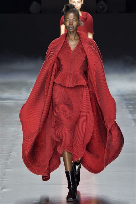 Issey Miyake Fall Ready To Wear Fashion Show Vogue Fall