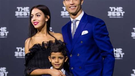 The former manchester united star said: Cristiano Ronaldo Wife : Cristiano Ronaldo And Girlfriend ...