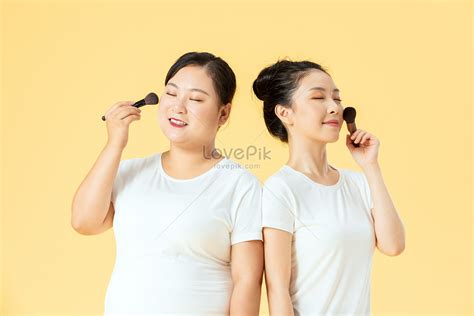 Fat Thin Sisters Using Whitewash Picture And Hd Photos Free Download On Lovepik