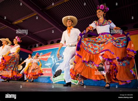 ballet folklórico resurrecion realiza bailes folklóricos mexicanos tradicionales en la feria del
