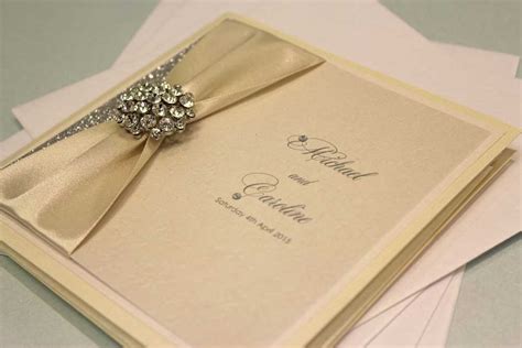 Esta tarjeta de invitación de boda está diseñada al más puro estilo vintage. Caroline and Michael - Handmade Wedding Invitations