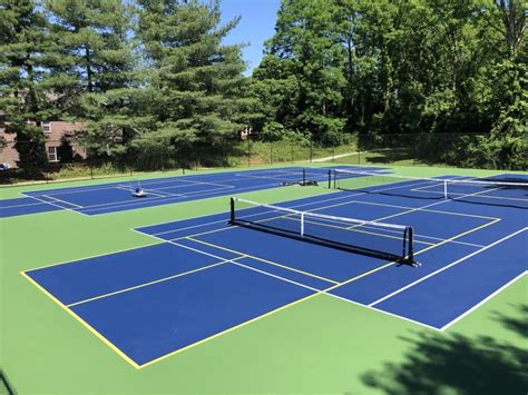 The minimum recommended play area is 30 feet wide by 60 feet long (9.14m x 18.28m). Pickleball-Tennis-TransformerCourt | Schubert Tennis