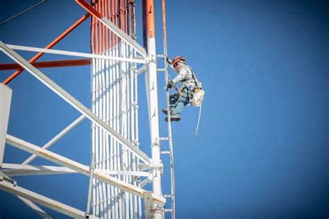Tower Climbers The High Paying Job With High Risks
