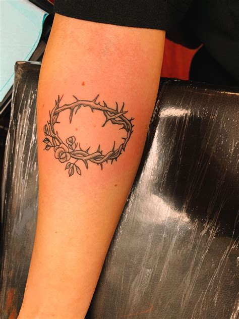 Crown Of Thorns Tattoo Thorn Tattoo Subtle Tattoos Dainty Tattoos
