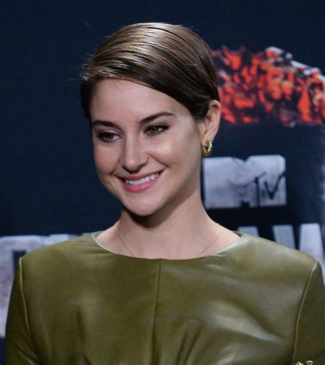 Shailene Woodley Goes Incognito For The Fault In Our Stars Showing
