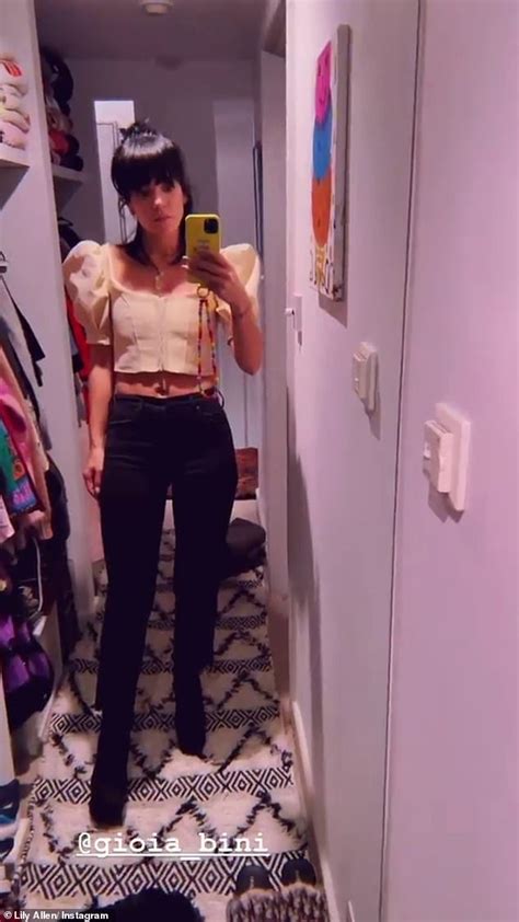 Lily Allen Showcases Her Tiny Waist In A Chic Crop Top Daily Mail Online