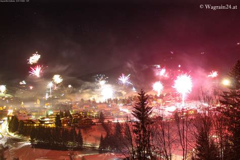 Feuerwerk Am Kirchboden Wagrain 2016 17 Bild 05 Silvester Feuerwerk