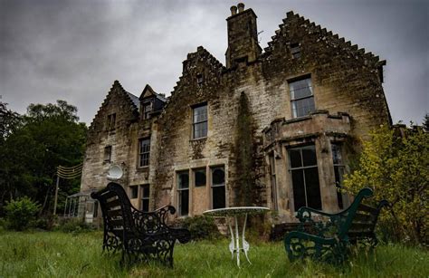 Chilling Photos Capture Crumbling Scottish Hotel That Has Stood