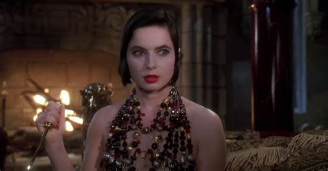 why isabella rossellini begged to join the cast of cult classic death becomes her
