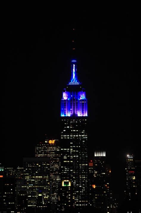 Empire State Building Surprises Ny With New Lights