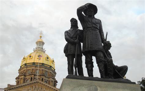 Souvenir Chronicles Des Moines Iowa State Capitol Building Grounds