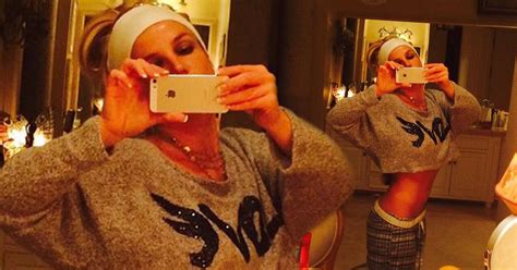 Britney Spears Flashes Washboard Stomach In Skinny Selfie As She