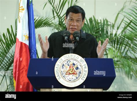 rodrigo duterte warns government officials engaged in corrupt practices in a news conference 30