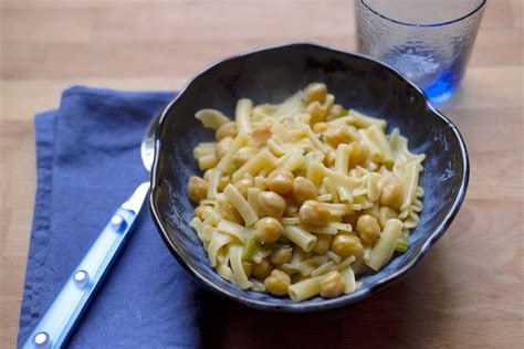 Pasta e ceci alla toscana, pasta e fagioli, pasta e lenticchie. Pasta e ceci alla napoletana: la ricetta del primo piatto ...
