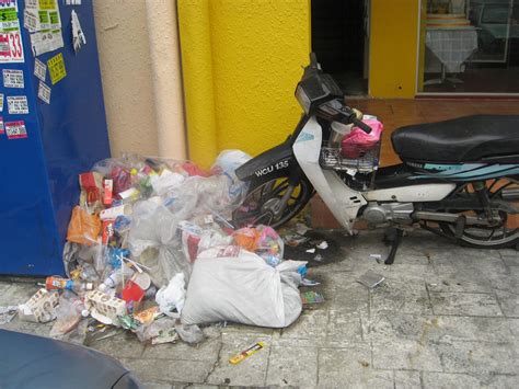 Sampah merupakan masalah yang tidak pernah terselesaikan sampai saaat ini. Badan Pengurusan Bersama (JMB) Pusat Komersil, Seksyen 7 ...