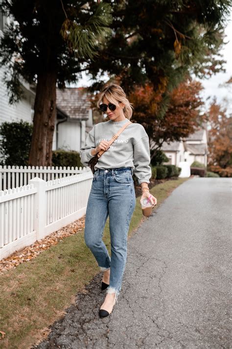 It Trends How To Style An Anine Bing Sweatshirt This Fall City Peach