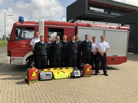 Aufgenommen in der feuerwehrwache schlebusch www.leverkusen.com/presse/db/presse.php. Neue Rettungssanitäter bei der Berufsfeuerwehr Leverkusen ...