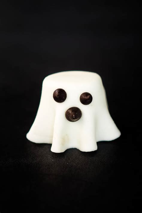 Marshmallow Ghost Treats Halloween Treats Idea Decorated Treats