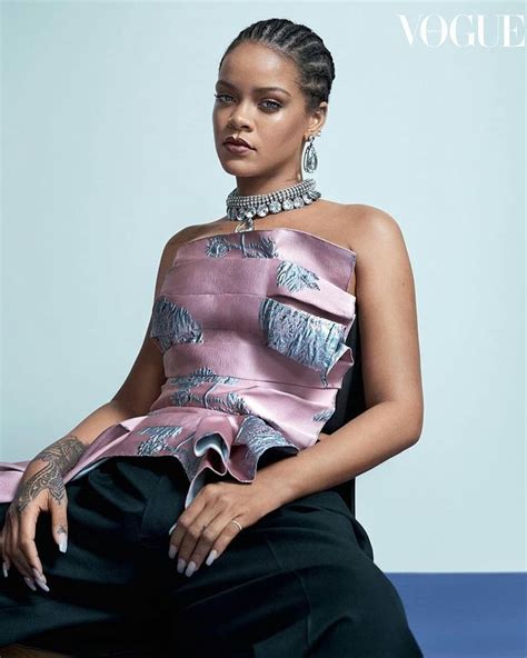 Η εικόνα ίσως περιέχει 1 άτομο Rihanna Cover Rihanna Photoshoot
